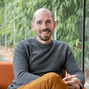 Headshot of Kevin Doxzen